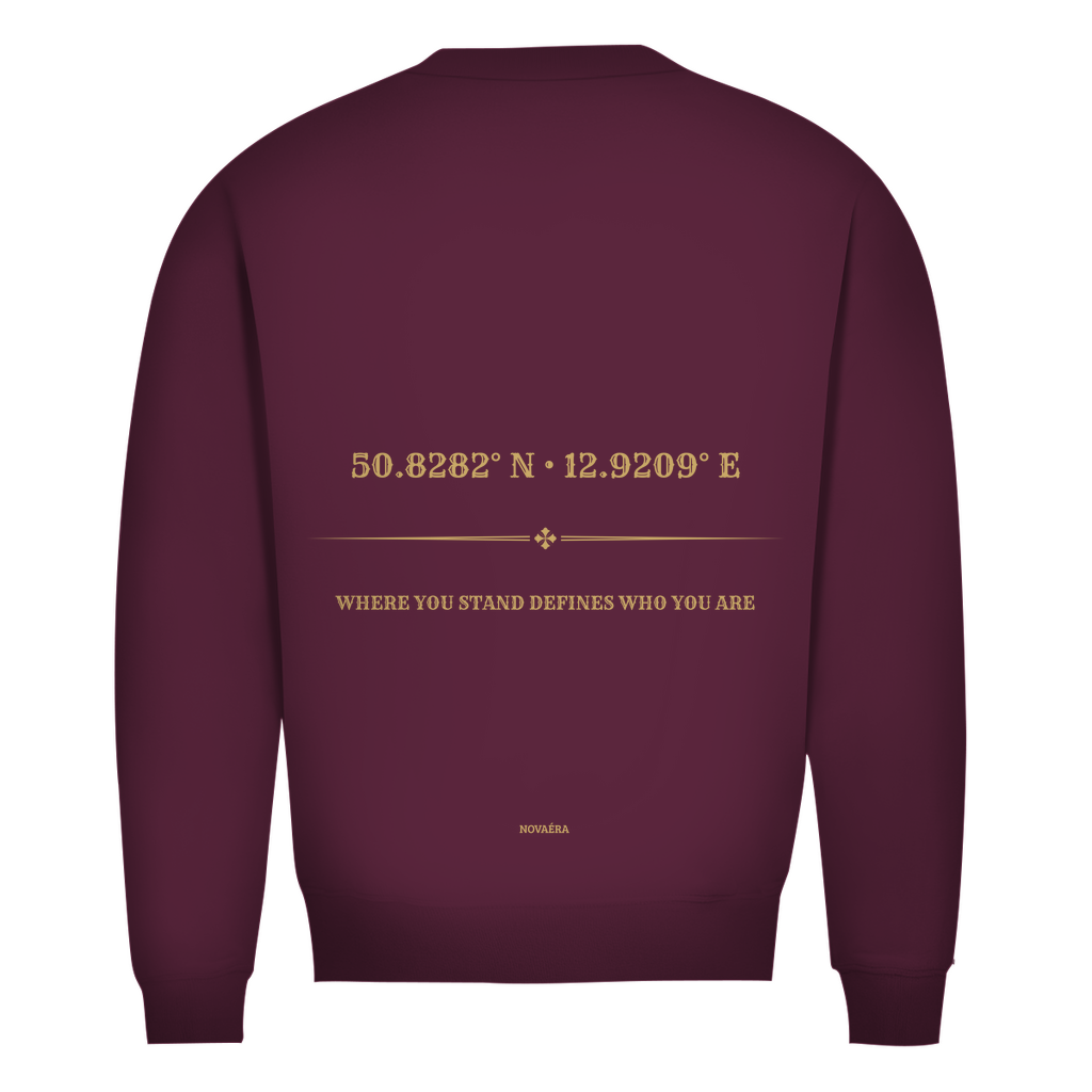 Bio Sweatshirt mit KOORDINATEN Backprint – NOVAÉRA | Premium Fit Rundhals Statement