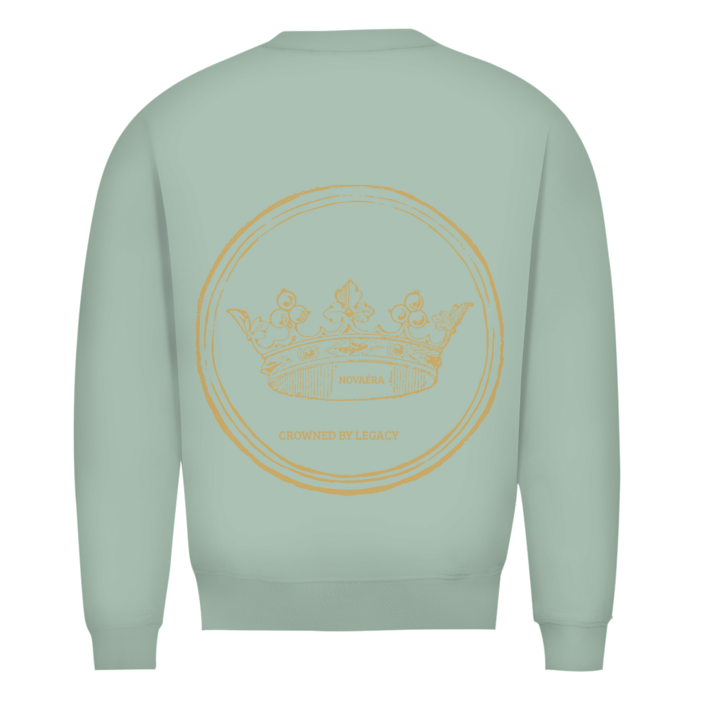 NOVAÉRA Herren Premium Bio Sweatshirt – Rundhals & Gold-Backprint „Crowned by Legacy“