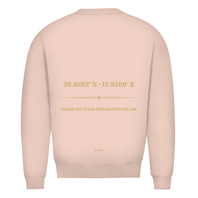 Bio Sweatshirt mit KOORDINATEN Backprint – NOVAÉRA | Premium Fit Rundhals Statement