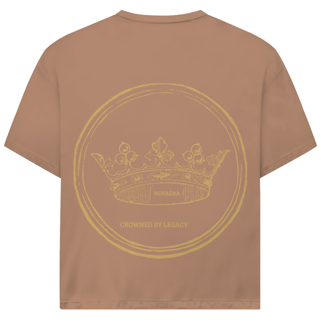 NOVAÉRA Oversize T-Shirt – Bio-Baumwolle & Gold-Backprint „Crowned by Legacy“