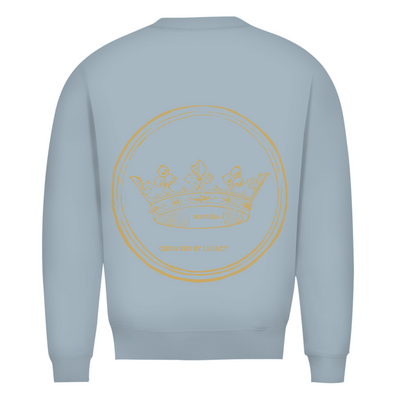NOVAÉRA Herren Premium Bio Sweatshirt – Rundhals & Gold-Backprint „Crowned by Legacy“