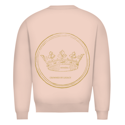NOVAÉRA Herren Premium Bio Sweatshirt – Rundhals & Gold-Backprint „Crowned by Legacy“