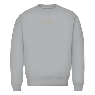 NOVAÉRA Herren Premium Bio Sweatshirt – Rundhals & Gold-Backprint „Roots Run Deep“