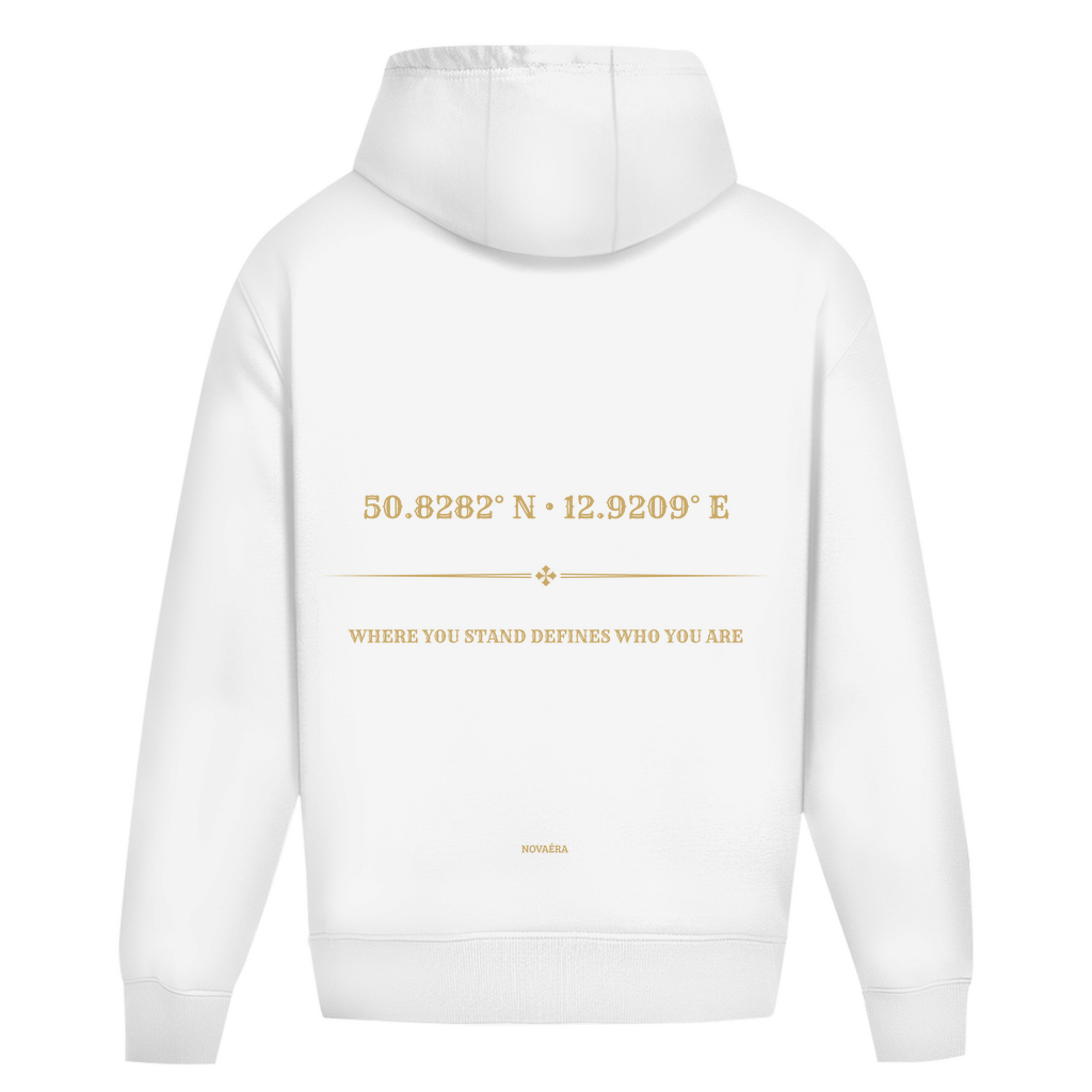 NOVAÉRA Oversize Hoodie ohne Kordel – Gold-Backprint KOORDINATEN