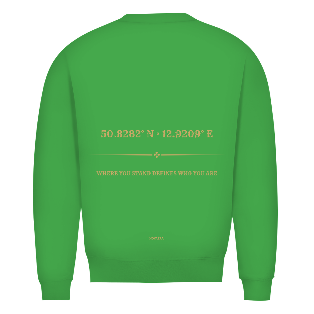 Bio Sweatshirt mit KOORDINATEN Backprint – NOVAÉRA | Premium Fit Rundhals Statement