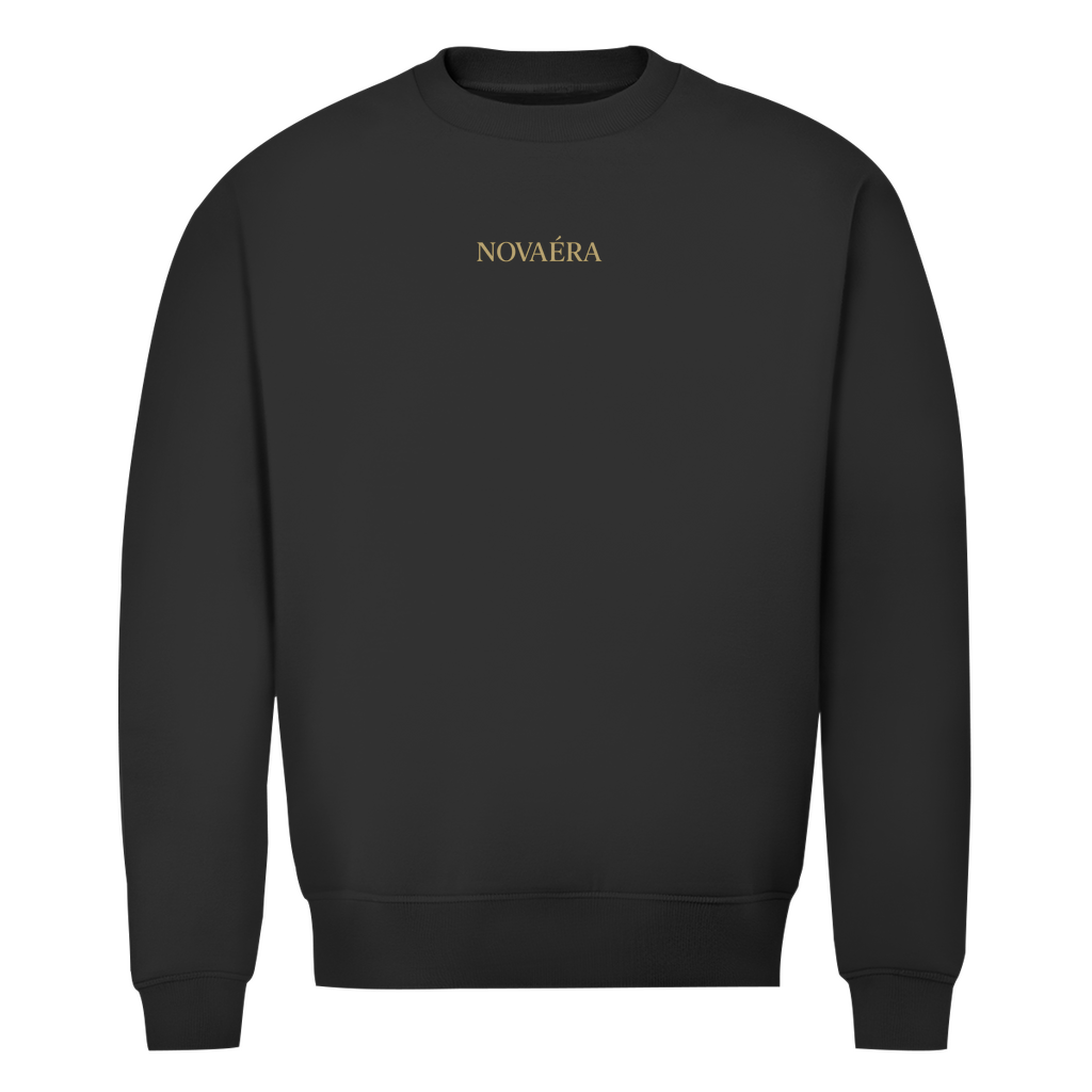 NOVAÉRA Herren Premium Bio Sweatshirt – Rundhals & Gold-Backprint „Crowned by Legacy“