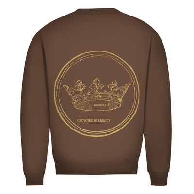 NOVAÉRA Herren Premium Bio Sweatshirt – Rundhals & Gold-Backprint „Crowned by Legacy“