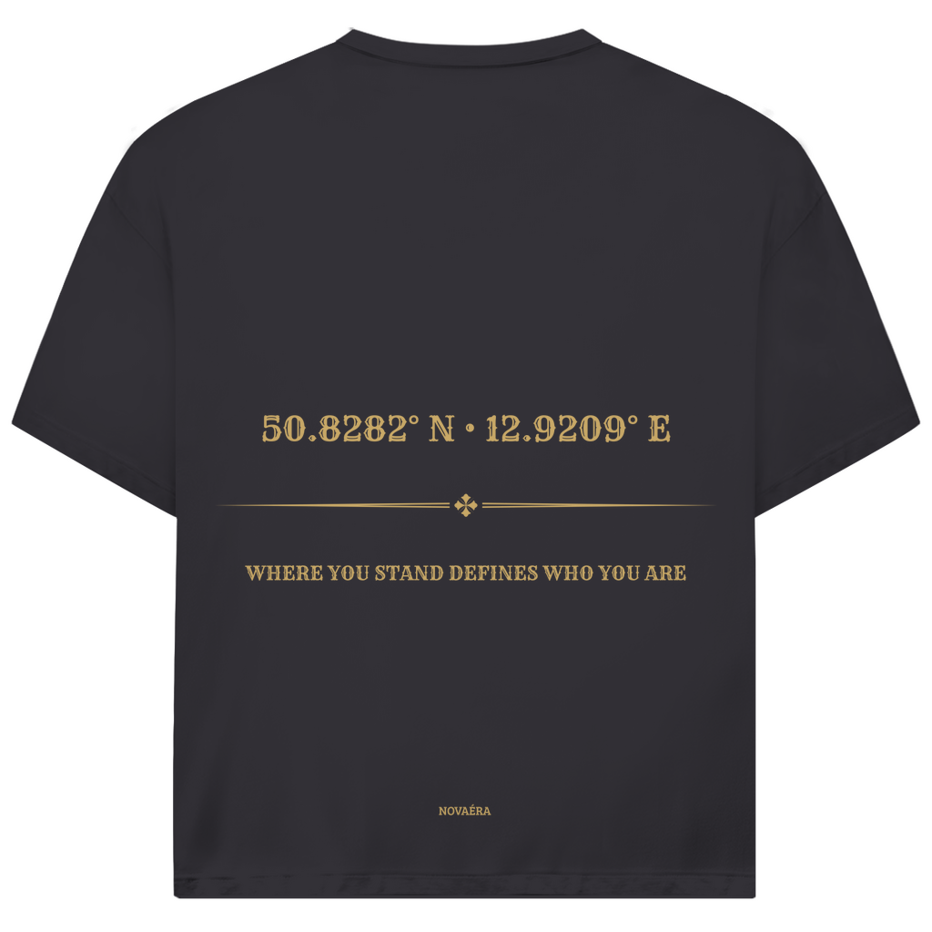Oversize T-Shirt mit KOORDINATEN Backprint – NOVAÉRA | Bio Shirt im Jack & Jones Fit