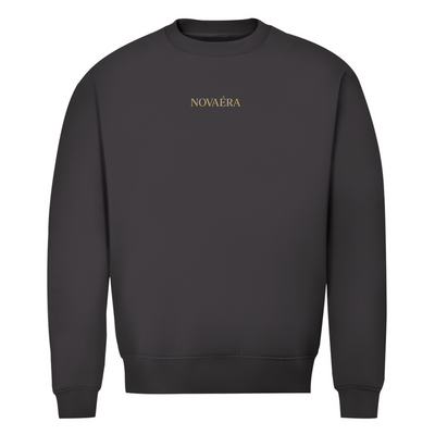 NOVAÉRA Herren Premium Bio Sweatshirt – Rundhals & Gold-Backprint „Roots Run Deep“