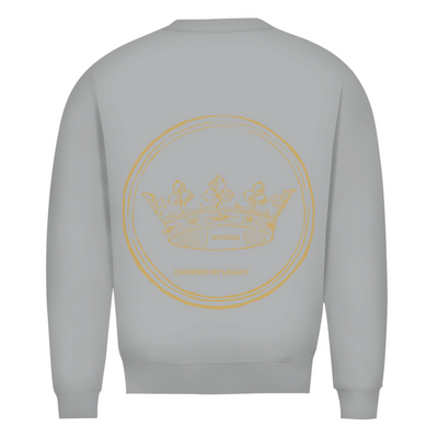 NOVAÉRA Herren Premium Bio Sweatshirt – Rundhals & Gold-Backprint „Crowned by Legacy“