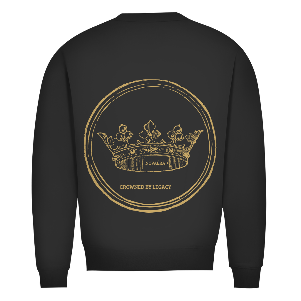 NOVAÉRA Herren Premium Bio Sweatshirt – Rundhals & Gold-Backprint „Crowned by Legacy“