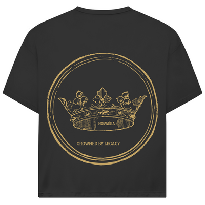 NOVAÉRA Oversize T-Shirt – Bio-Baumwolle & Gold-Backprint „Crowned by Legacy“