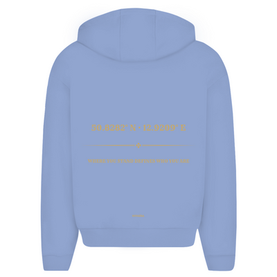 Oversize Zipper Hoodie mit KOORDINATEN Backprint – NOVAÉRA | Hoodie mit Reißverschluss & Statement