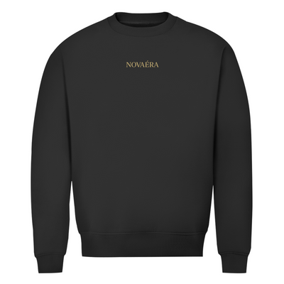 NOVAÉRA Herren Bio Sweatshirt – Premium Qualität & Gold-Backprint „EST. I.V. MMXXV“